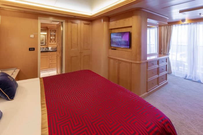 Photo of cabin: Master Suite