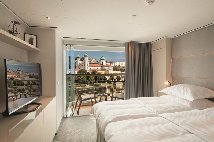 Photo of cabin: Emerald Grand Balcony Suite