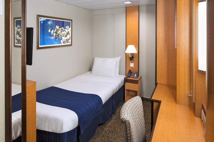 Photo of cabin: Studio Interior