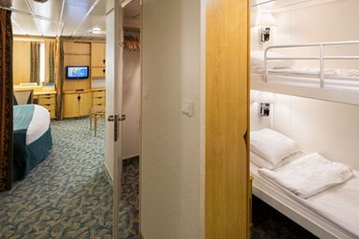 Photo of cabin: Spacious Interior