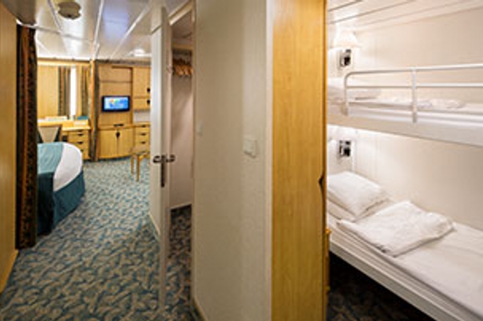 Photo of cabin: Spacious Interior