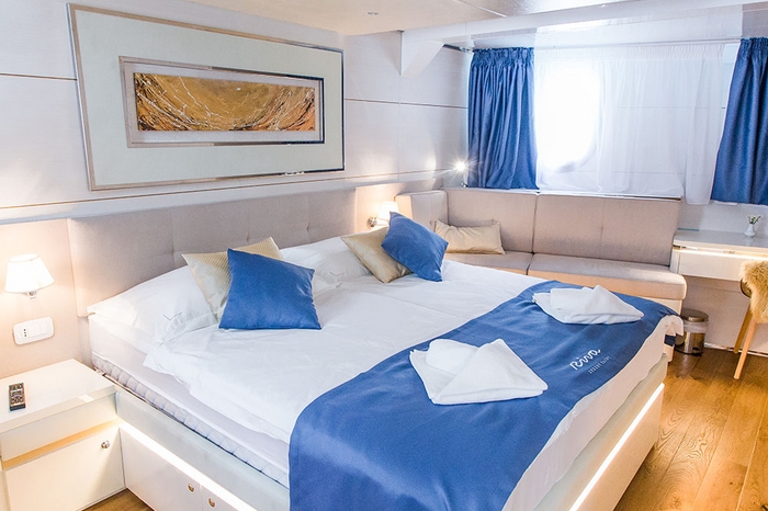 Photo of cabin: Main Deck