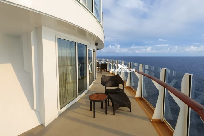 Photo of cabin: Spacious Aqua Theater Suite