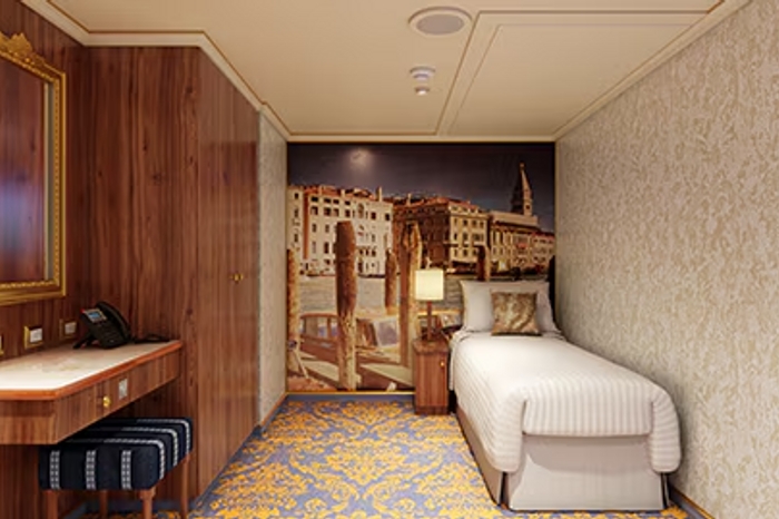 Photo of cabin: Interior Upper/Lower