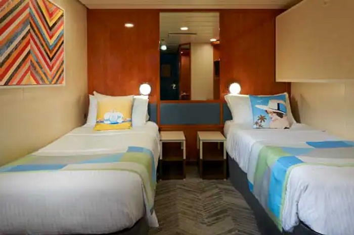 Photo of cabin: Solo Inside