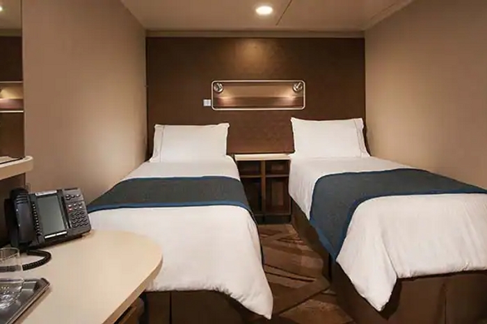 Photo of cabin: Solo Inside