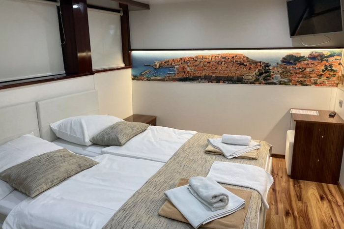 Photo of cabin: Main Deck Cabin