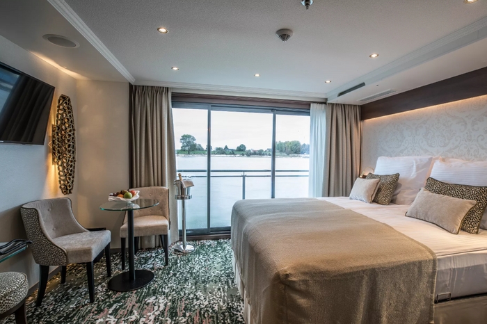 Photo of cabin: Diamond Deck Suite (Upper)