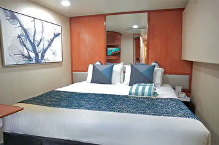 Photo of cabin: Solo Inside