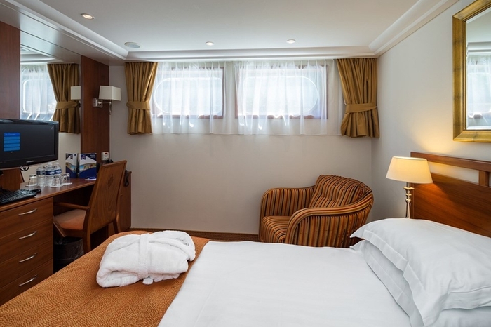 Photo of cabin: Fixed Window