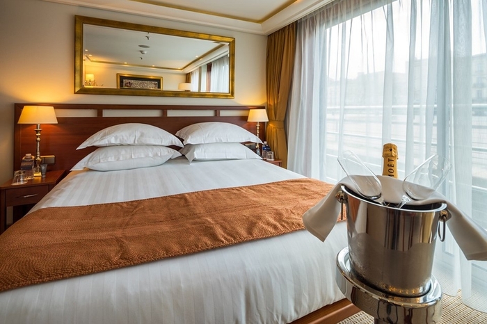 Photo of cabin: Suite, French Balcony