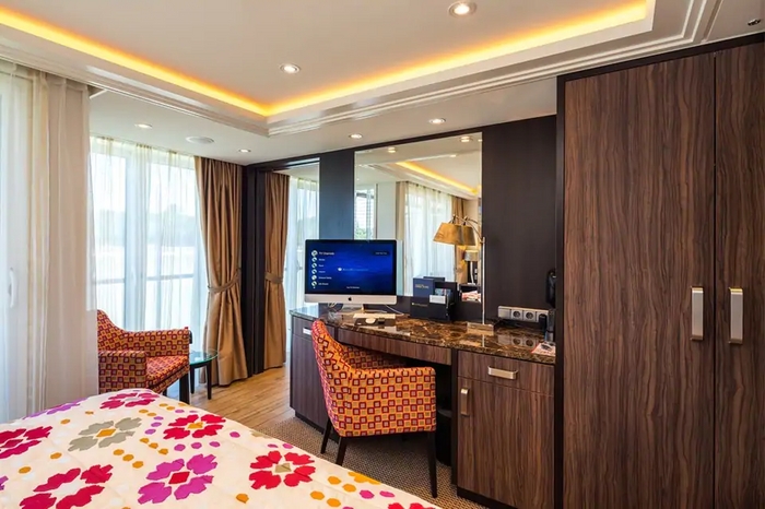 Photo of cabin: French Balcony & Outside Balcony